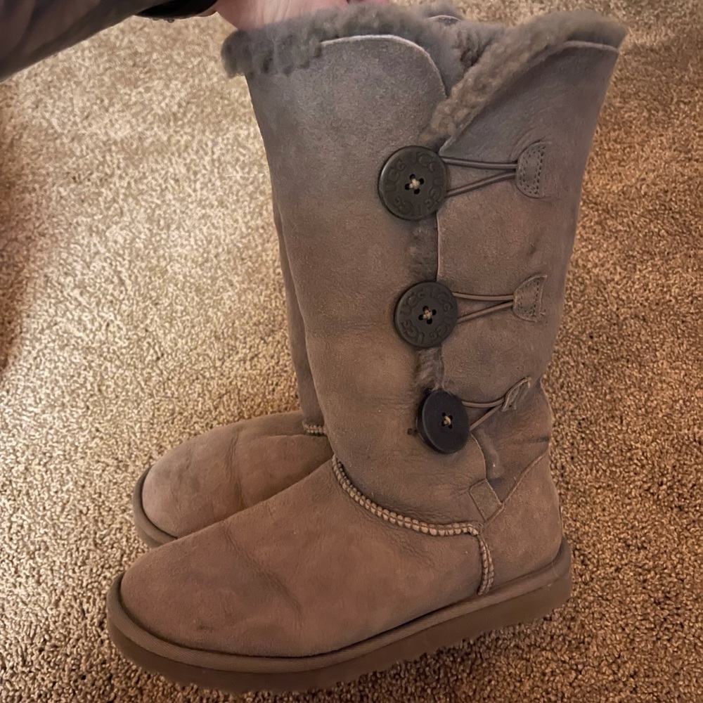 Triple Bailey button grey Ugg’s